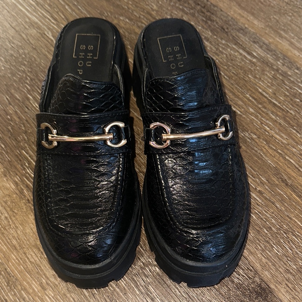 ShuShop Black Textured Mule Loafers with Gold Horsebit